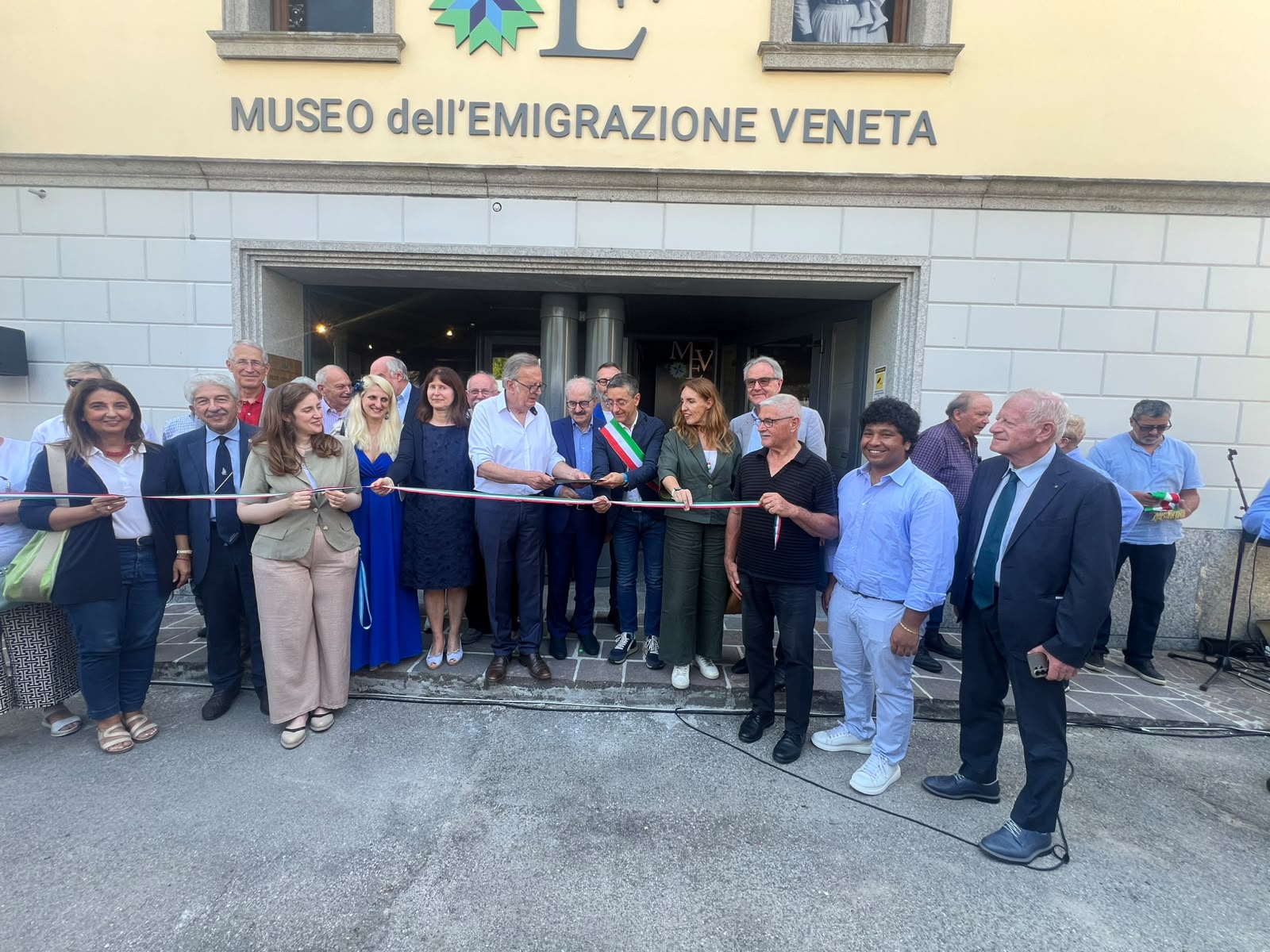 Il taglio del nastro del MEV